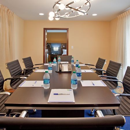 Holiday Inn Express & Suites St Louis Airport By Ihg Woodson Terrace Esterno foto