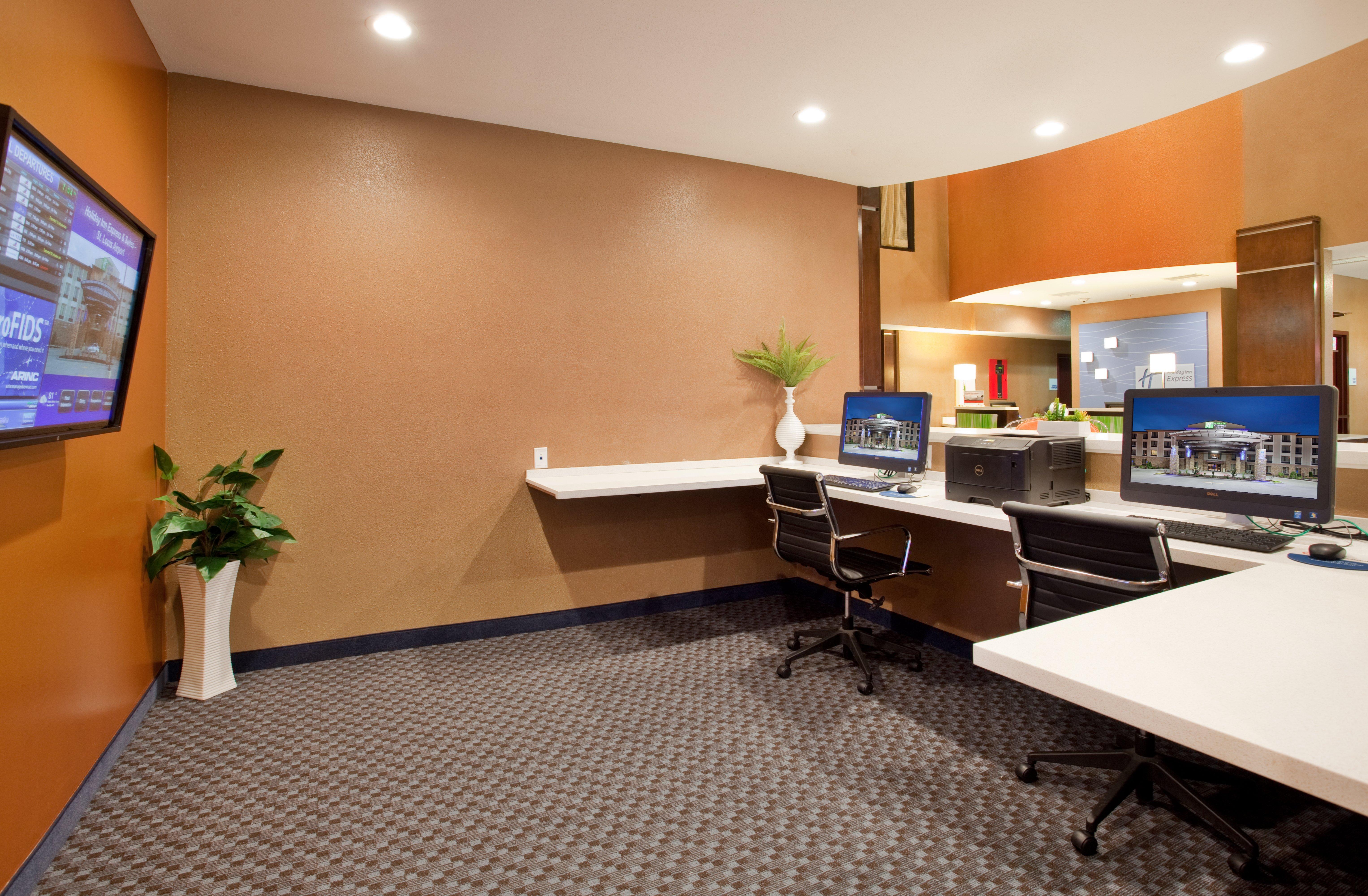 Holiday Inn Express & Suites St Louis Airport By Ihg Woodson Terrace Esterno foto