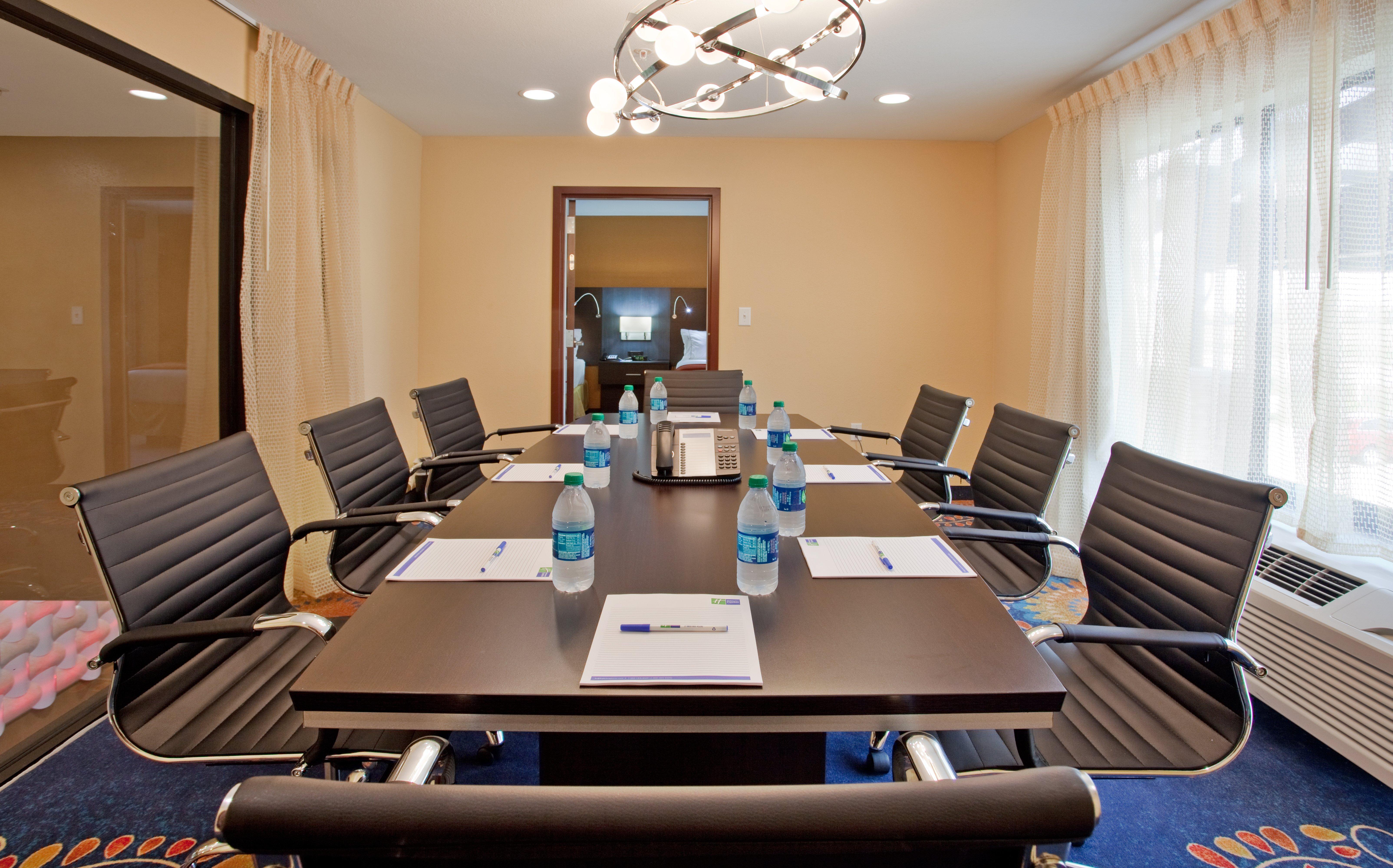Holiday Inn Express & Suites St Louis Airport By Ihg Woodson Terrace Esterno foto