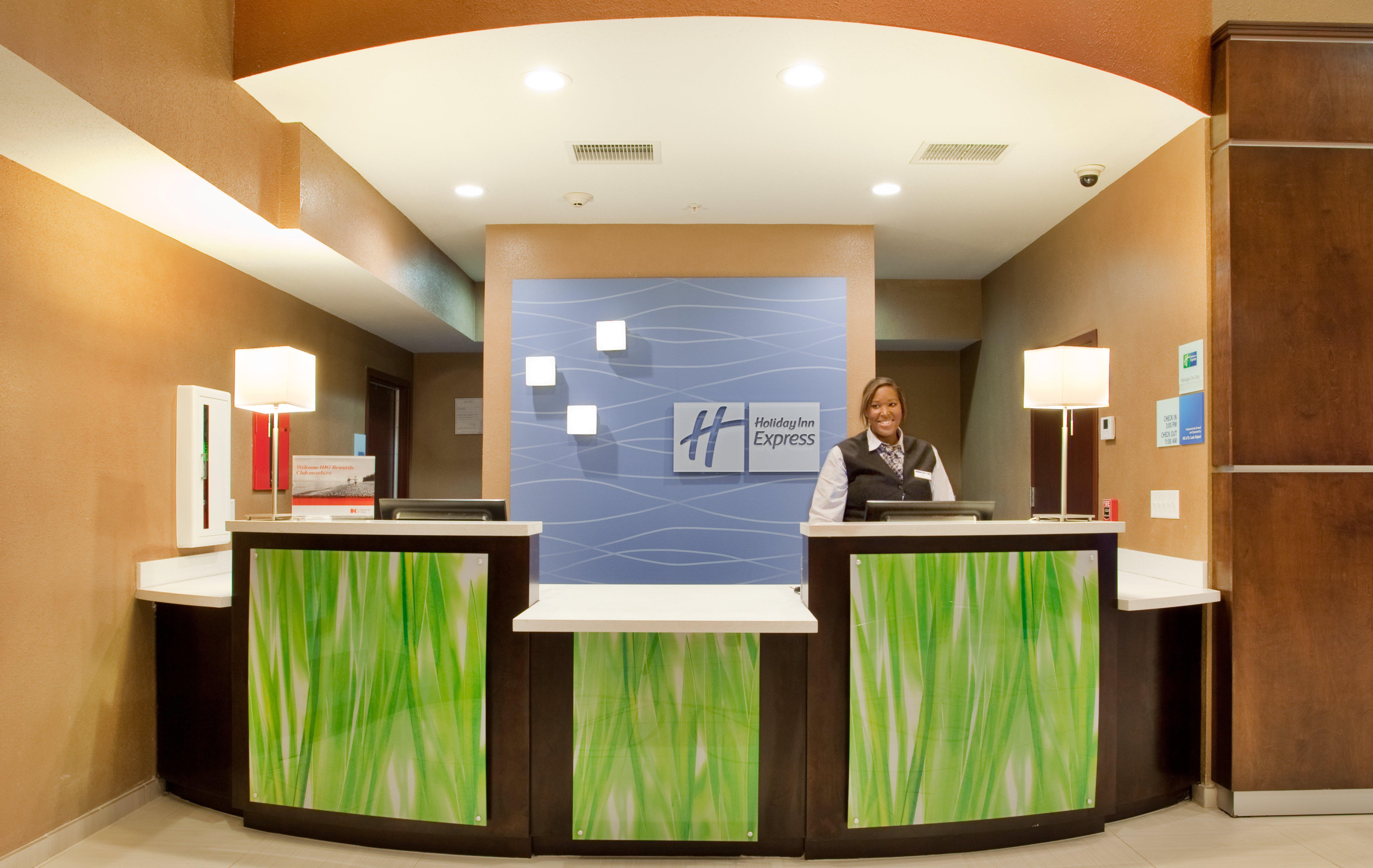 Holiday Inn Express & Suites St Louis Airport By Ihg Woodson Terrace Esterno foto